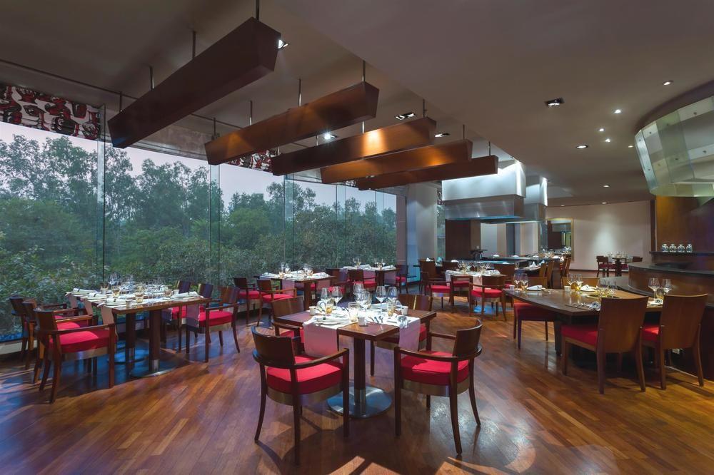 Sheraton New Delhi Hotel Bagian luar foto