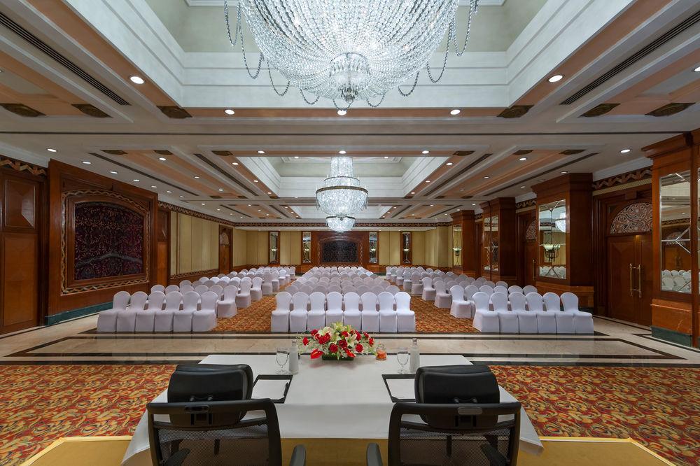 Sheraton New Delhi Hotel Bagian luar foto