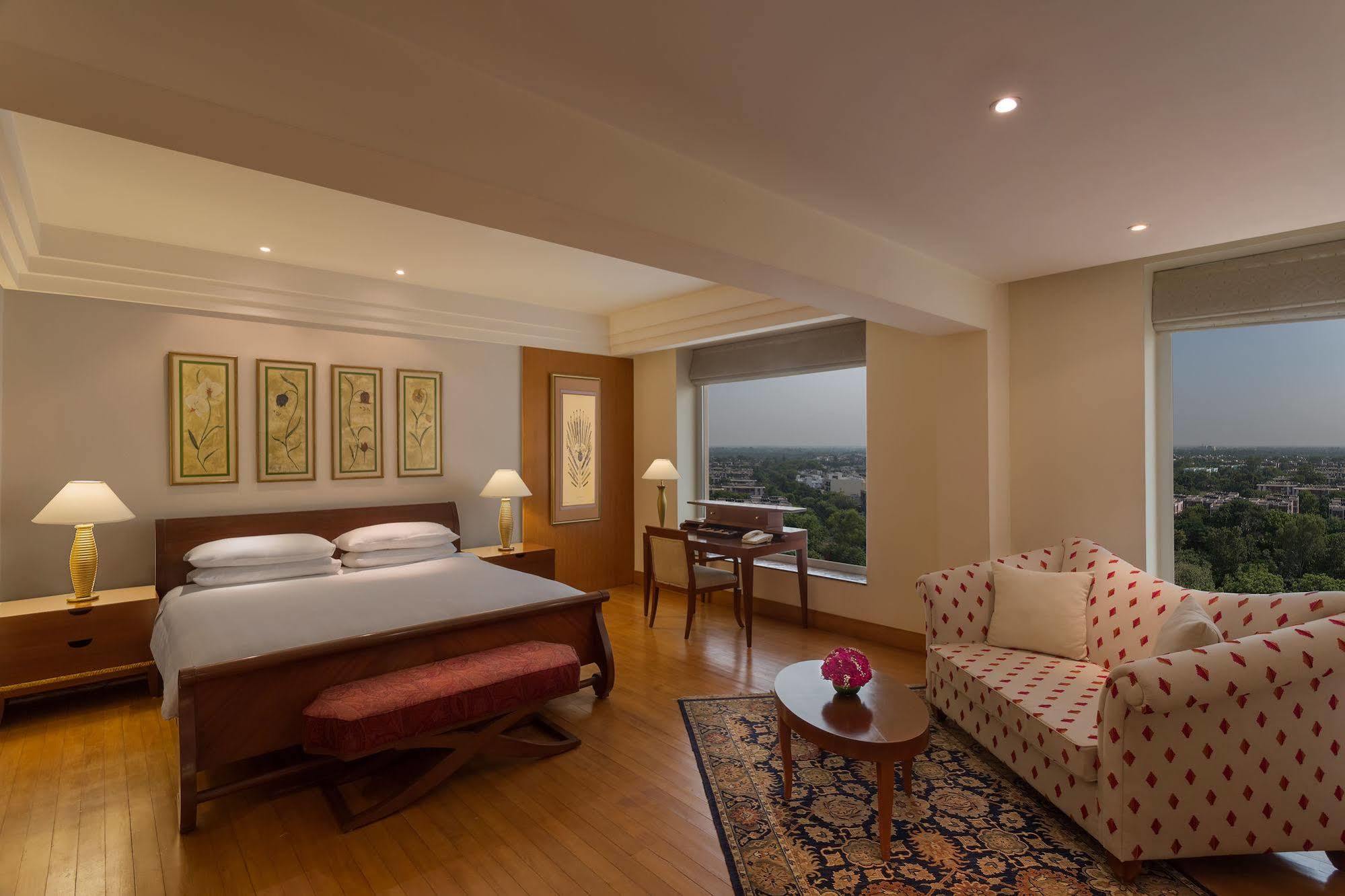 Sheraton New Delhi Hotel Bagian luar foto